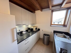 Kühlschrank, Mikrowelle, Ofen, Geschirrspüler