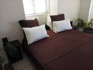 3 habitaciones, tabla de planchar con plancha y wifi gratis 