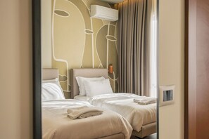 Deluxe Triple Room, Balcony, City View | Desk, laptop workspace, blackout drapes, soundproofing - Villa Noem (Tirana)