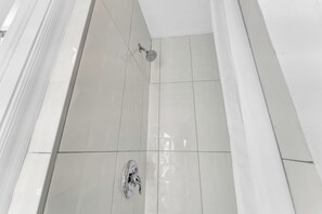 Bathroom - GUESTIC at Queen West (Toronto)