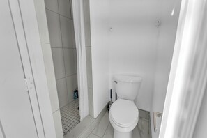 Bathroom - GUESTIC at Queen West (Toronto)