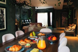 Dining - Artistic Dream Mansion in Jurere International, Brazil (Florianópolis)