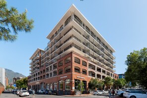 Exterior - Rockwell 221 by CTHA (Cape Town)