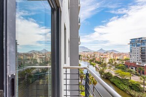 Property grounds - Knightsbridge 702W by CTHA (Cape Town)