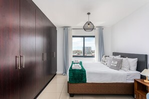 1 bedroom, desk, iron/ironing board - Knightsbridge 702W by CTHA (Cape Town)