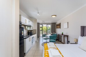 1 bedroom, free WiFi, bed sheets - Waterstone A202 by CTHA (Cape Town)