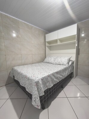 1 bedroom, iron/ironing board, WiFi, bed sheets