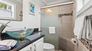 Shower, hair dryer, towels - Lakehouse with Sunsets, Private Pool and Jacuzzi, 1Mi to Indian River Lagoon (Sebastian)