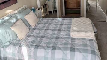 3 bedrooms, iron/ironing board, WiFi, bed sheets