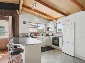 冷蔵庫、電子レンジ、食器洗い機、コーヒー / ティーメーカー