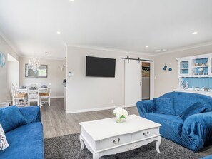 TV - Petit Paradis - Whitianga Holiday Home (Whitianga)