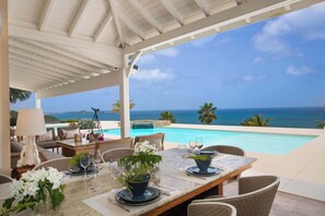 Outdoor dining - Villa Dream in Blue – 5-Bedroom Ocean View Villa with Pools in St. Martin (Happy Bay)
