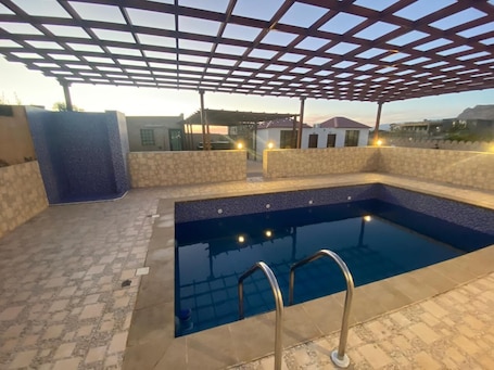 Outdoor pool. Sun Horizon Chalet