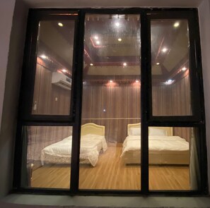 트래디셔널룸, 파티오, 마당 전망 | 다리미/다리미판