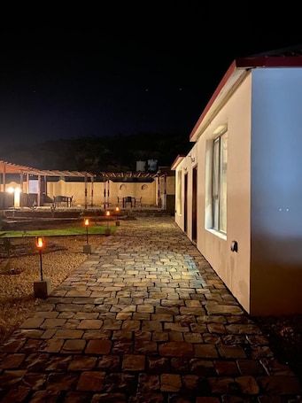 Exterior. Sun Horizon Chalet