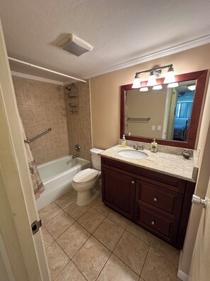Shower, hair dryer, towels, soap - Beautiful sunsets in Paradise! (Fort Myers Beach)