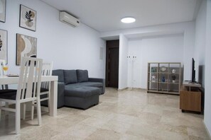 Flat-screen TV - Night In Sevilla Duplex (Seville)