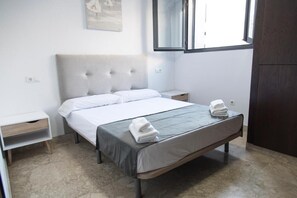 Blackout curtains, iron/ironing board - Night In Sevilla Duplex (Seville)