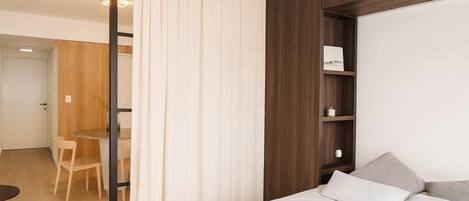 Bügeleisen/Bügelbrett, Internetzugang, Bettwäsche