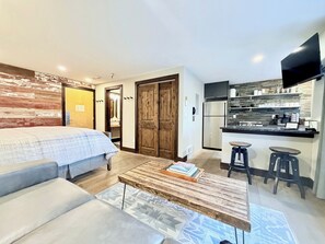 Iron/ironing board, WiFi, bed sheets - Village at Breckenridge - Peak 9 Inn Unit 4418 Ski in/out (Breckenridge)