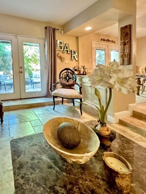 Interior - SPACIOUS AND ROMANTIC TWO BEDROOM RETREAT IN THE PERFECT LOCATION (Scottsdale)