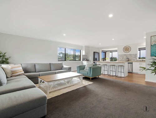 Pet-Friendly Home, Walk to Beach