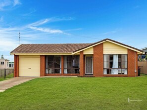 Exterior - Pet-Friendly Home, Walk to Beach - Kianga Comfort (Kianga)