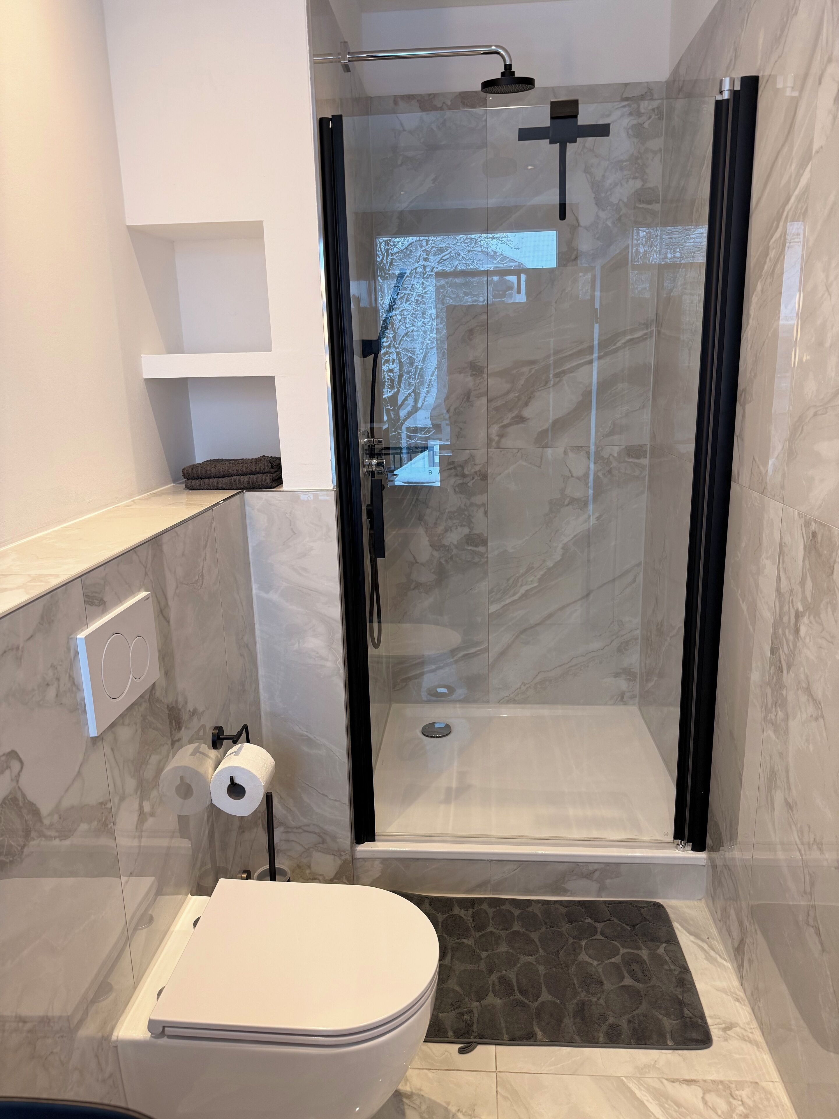 Toallas, jabón y papel higiénico