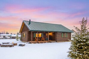 Exterior - Upscale Designer Log Cabin, Cozy, Hot Tub, Firepit (Driggs)