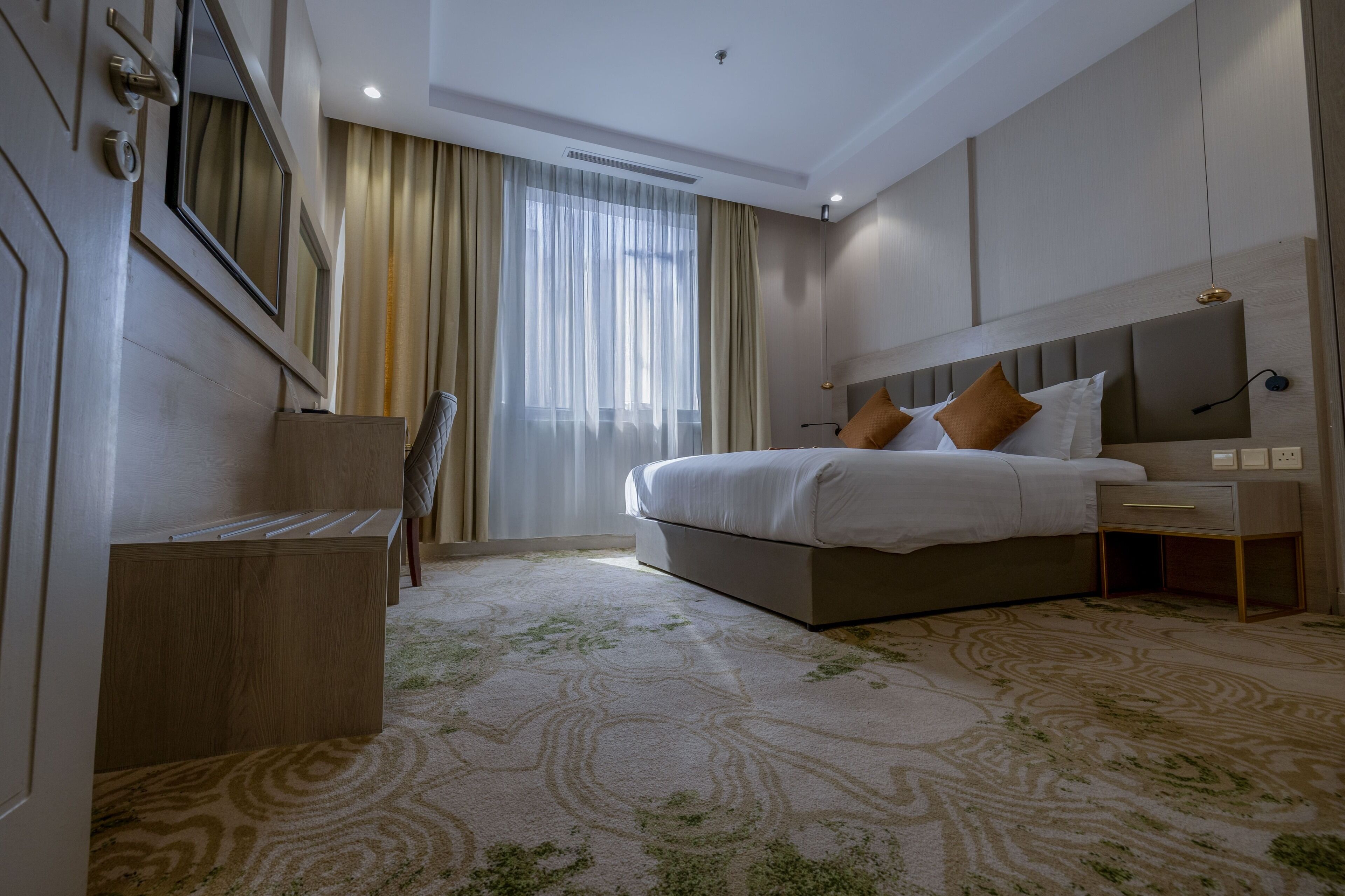 ベーシック ルーム 1 ベッドルーム シティビュー | 高級寝具、ピロートップベッド、セーフティボックス (室内)、ノートパソコン用作業スペース