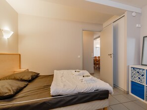 Apartment | 2 bedrooms - Oceanfront Gem on Rue Anatole France (La Tranche-sur-Mer)