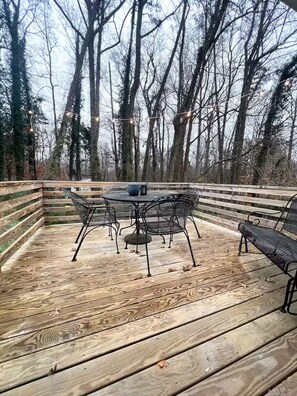 Outdoor dining - Perfect for small families and professionals! (Winston-Salem)