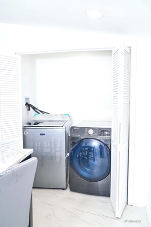 Interior - Spacious 5-bedroom house in serene Silver Spring with AC (Silver Spring)