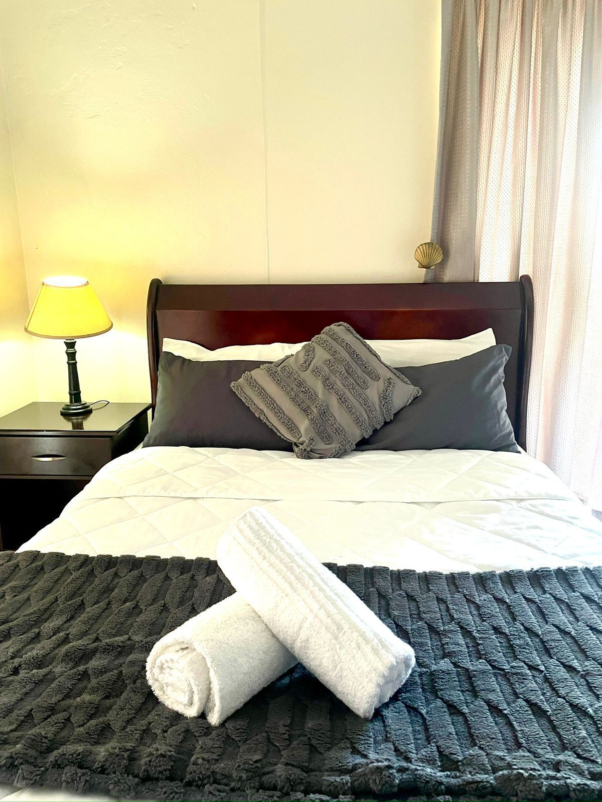 Zimmer | Schreibtisch, laptopgeeigneter Arbeitsplatz, kostenloses WLAN