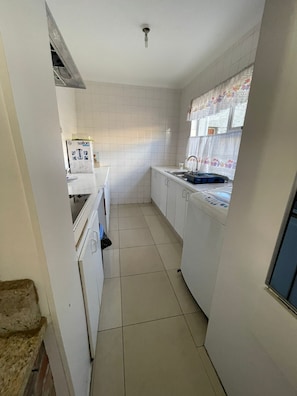 Shared kitchen - J&T Cape Lodge by ETM (Cape Town)