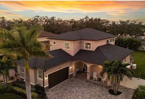 Exterior - Spacious 4-bedroom house in cool St. Petersburg with Pool (St. Petersburg)