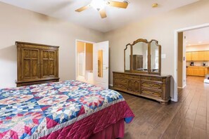 3 Schlafzimmer, Schreibtisch, Bügeleisen/Bügelbrett, kostenloses WLAN