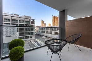 Apartment - Stayshort - Chic 1 Bedroom Apartment That Sleeps 2 in JVC (Dubai)