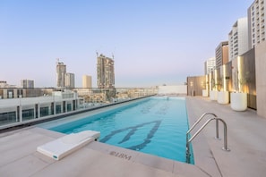 Room - Stayshort - Chic 1 Bedroom Apartment That Sleeps 2 in JVC (Dubai)