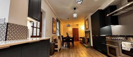 Mikrobølgeovn, ovn, kogeplade, opvaskemaskine