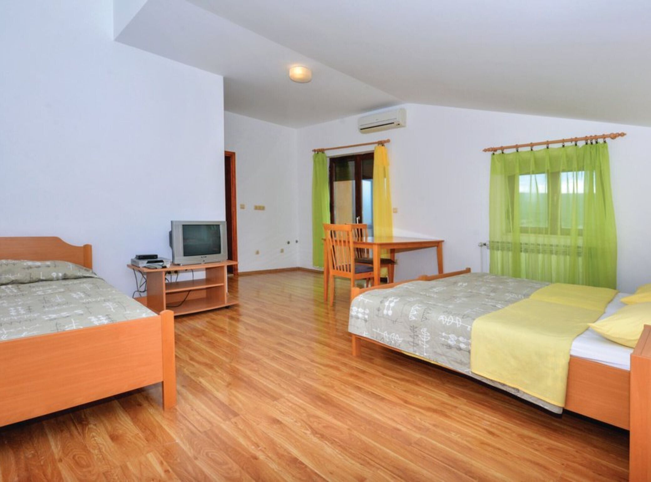 1 bedroom, internet, bed sheets