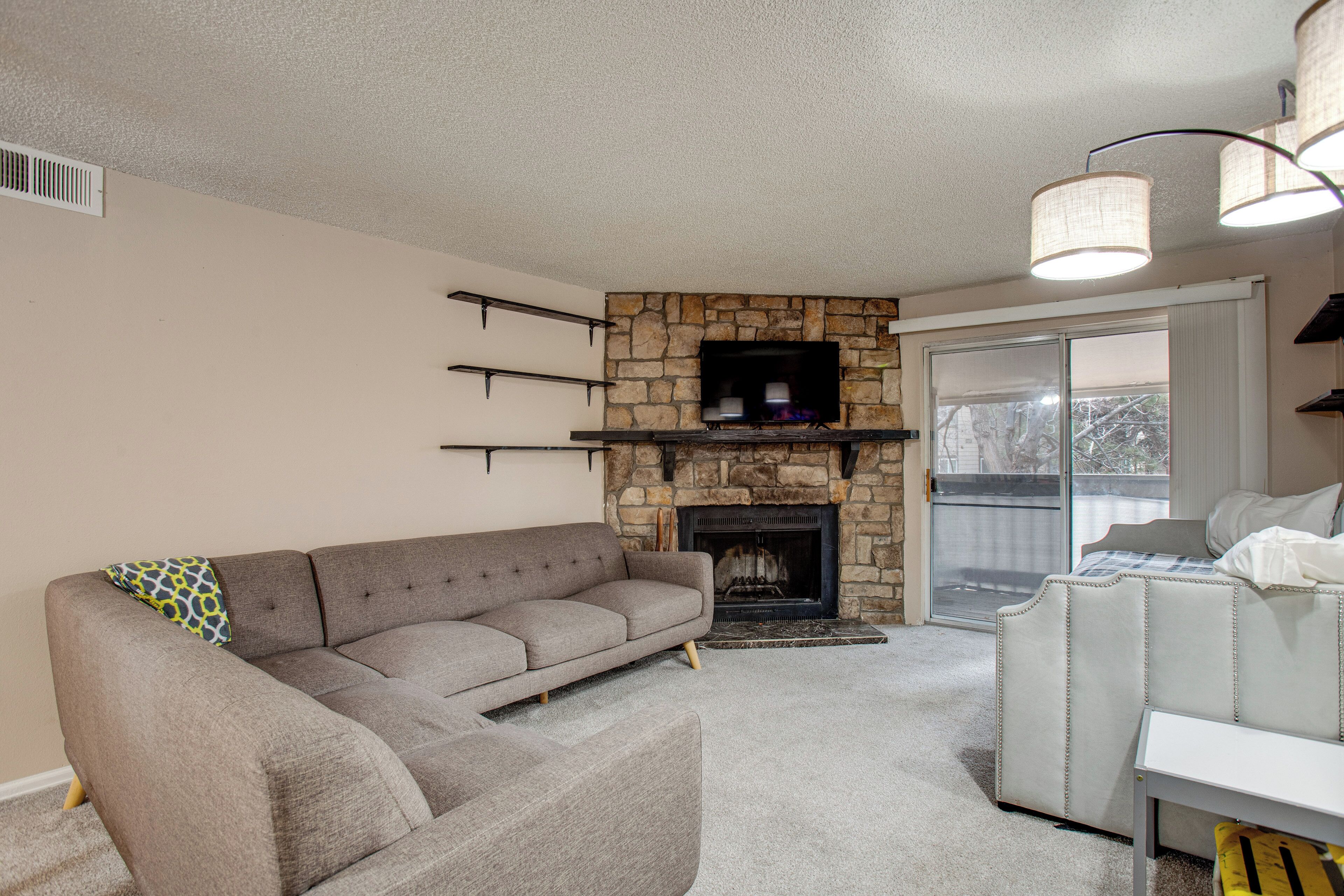 TV, fireplace