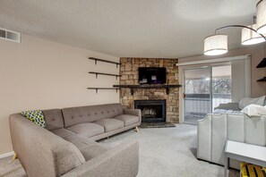 TV, fireplace