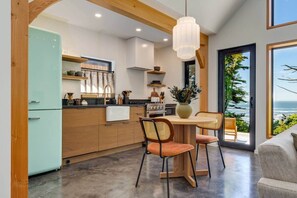 Fridge, microwave, oven, stovetop - Fogged Inn Cabin - Ocean View (Ucluelet)