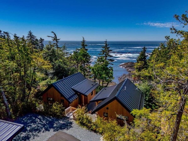 Exterior - Fogged Inn Cabin (Ucluelet)