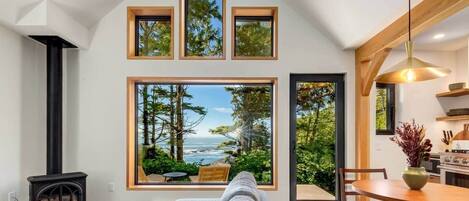 Smart-tv och eldstad