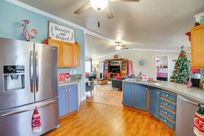 Interior - Families Welcome! Home w/ Playground in Kingston (Kingston)