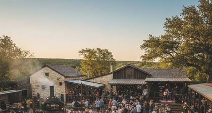 Private Retreat w/Pool - Near Austin