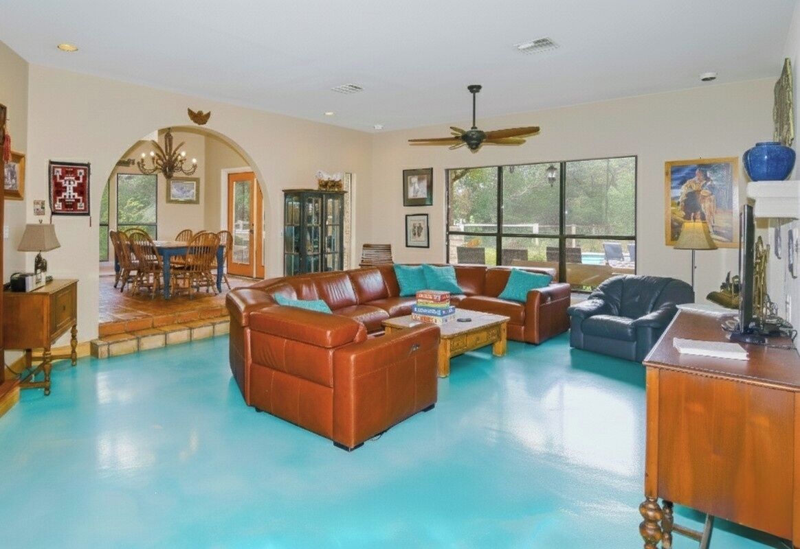 Smart TV, lareira, videogames, DVD player