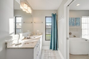 Hair dryer, towels - Walk to the Beach! Canal-Front Marco Island Home (Marco Island)